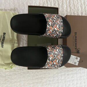 Burberry Sliders (kids 33/2y)